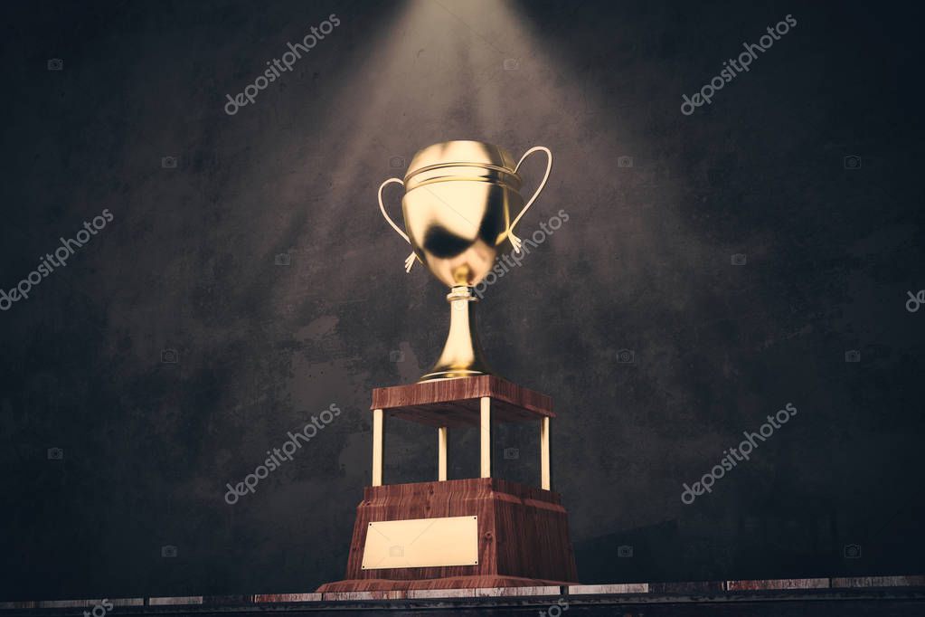 Premiazione di un vincitore sul palco con trofeo