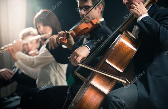 Concerto con orchestra e pubblico in teatro